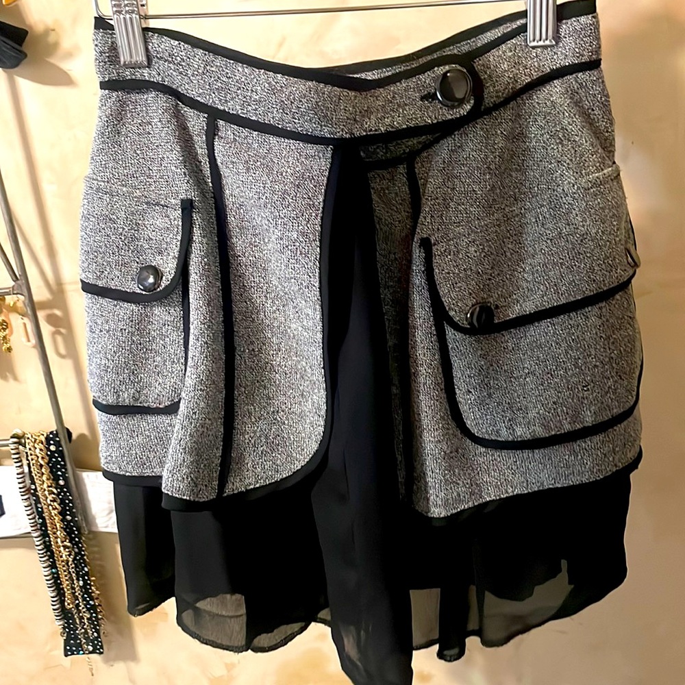 Bcbg skirt size 6